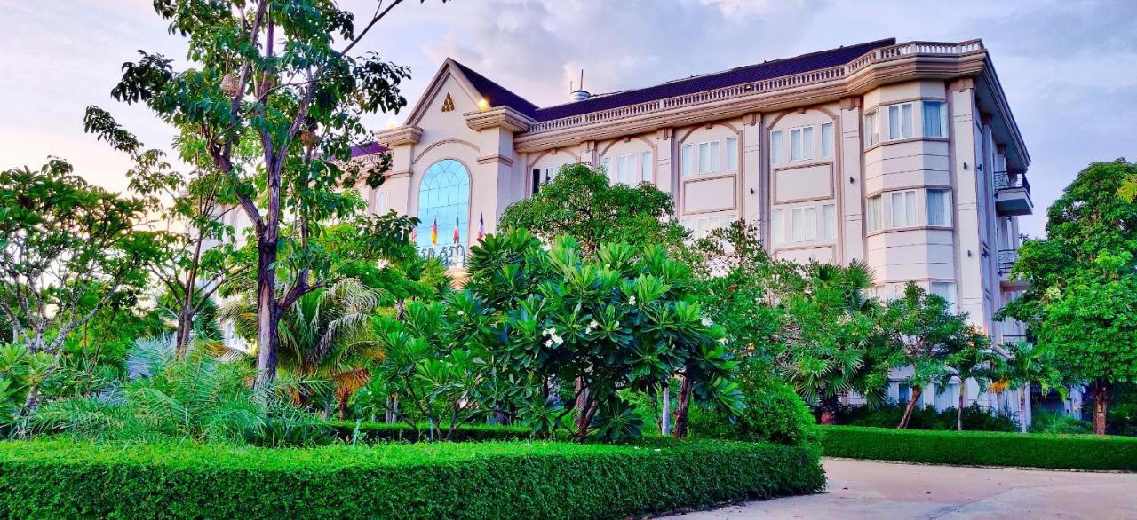 Glorious Hotel&Spa Kâmpóng Thum Esterno foto
