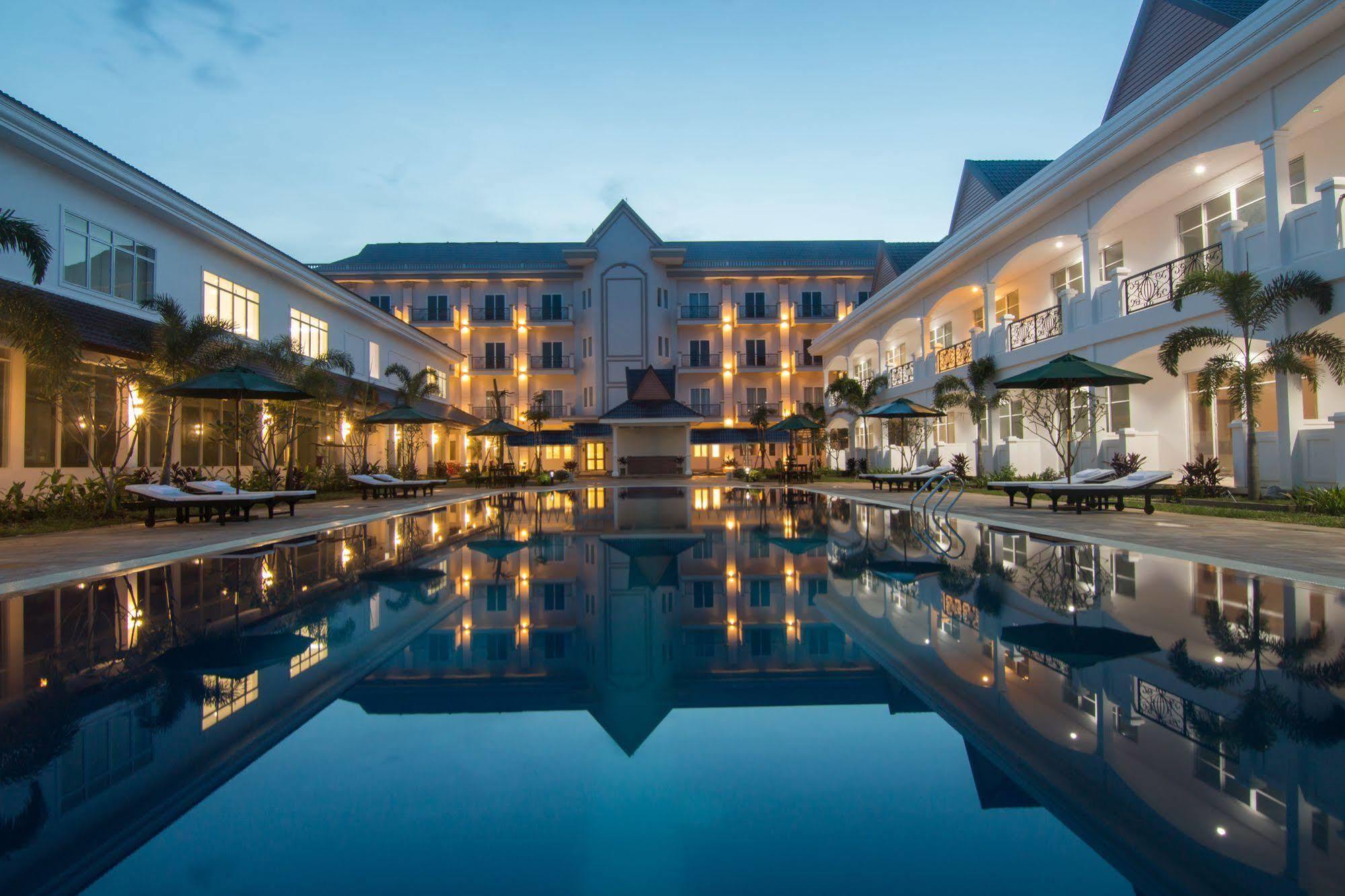 Glorious Hotel&Spa Kâmpóng Thum Esterno foto